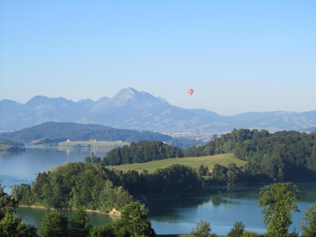 Отель Golf De La Gruyere Pont-la-Ville Экстерьер фото