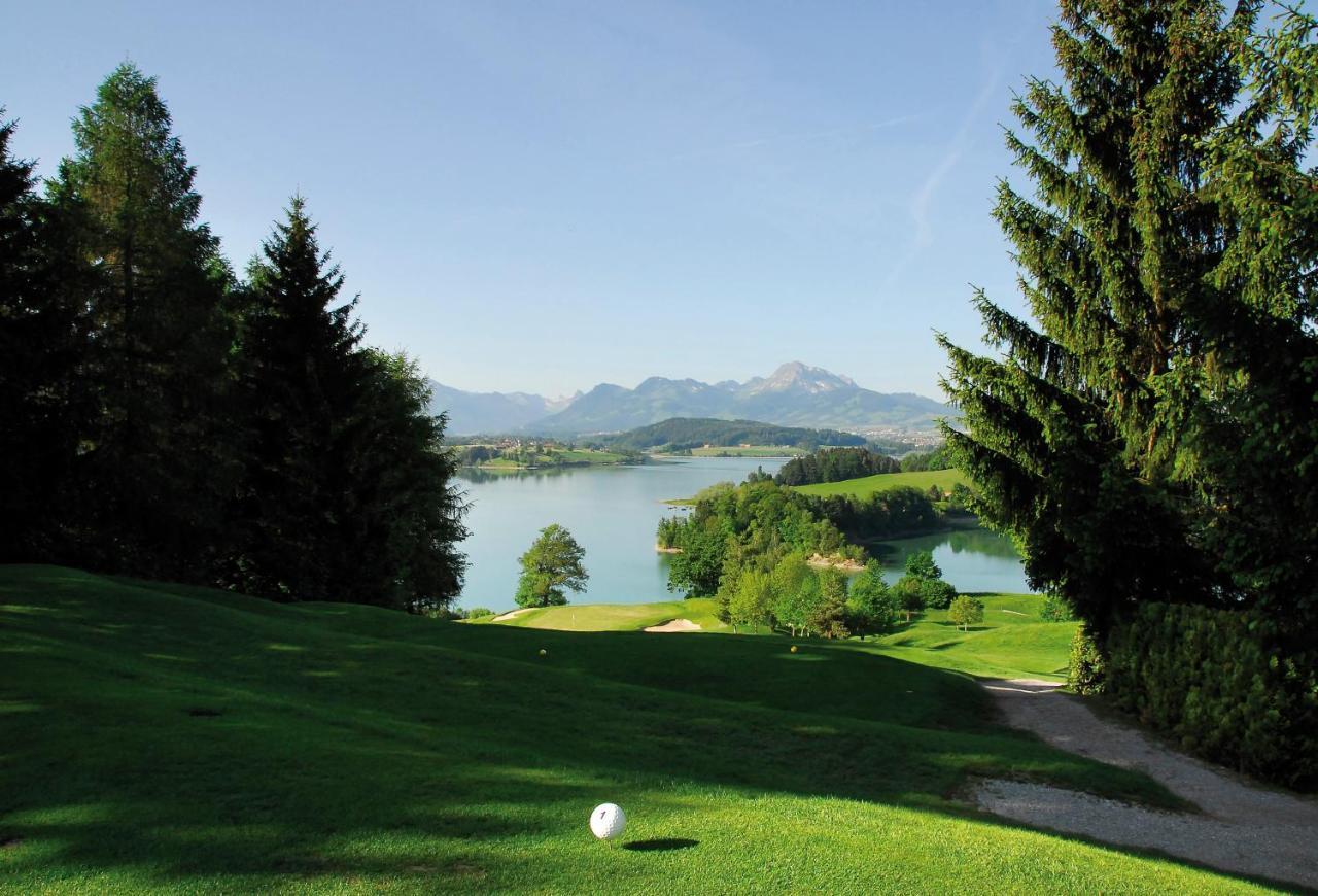 Отель Golf De La Gruyere Pont-la-Ville Экстерьер фото